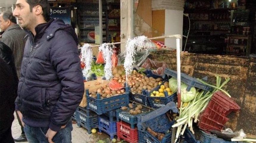 Otomobil İş Yerine Girdi