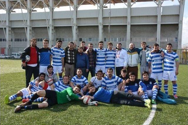 Yunusemre Belediyespor Şampiyonluğunu İlan Etti