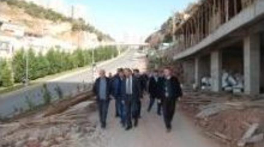 İzmit&rsquo;te Belediyecilik Sokakta Yapılıyor