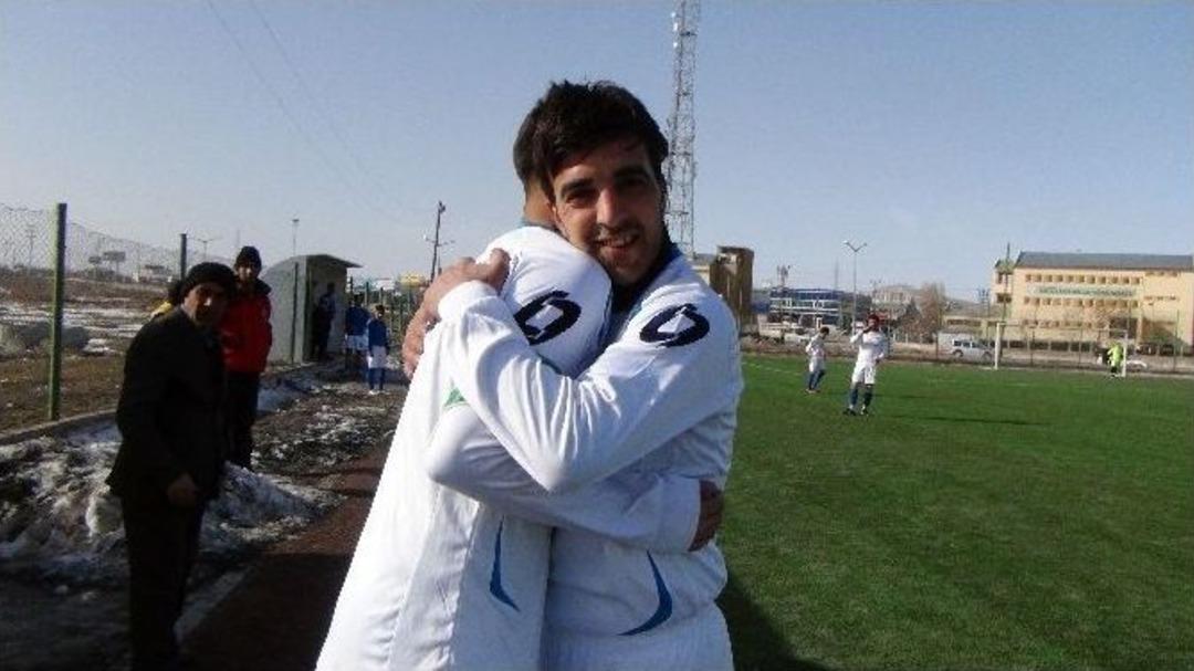 (&ouml;zel Haber) J&uuml;bile Yapan Baba Pazubandını Oğluna Verdi