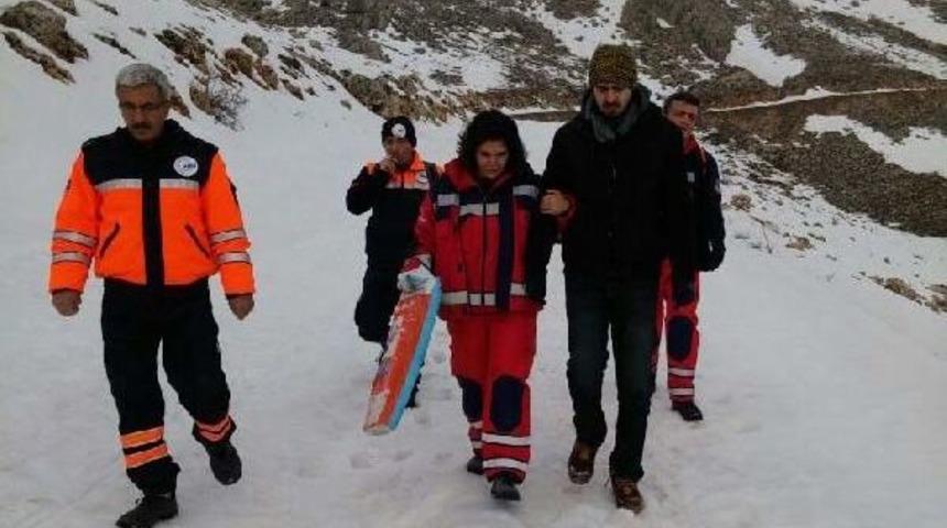 Nemrut Dağı&rsquo;Nda Kaybolan 2 &Uuml;niversiteli, Donmak &Uuml;zereyken Kurtarıldı