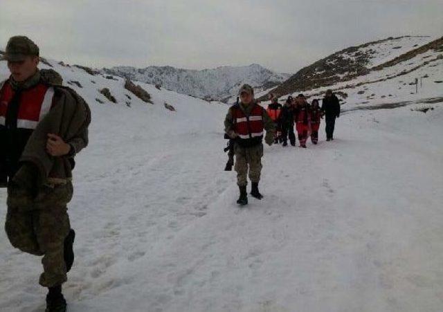 Nemrut Dağı’Nda Kaybolan 2 Üniversiteli, Donmak Üzereyken Kurtarıldı