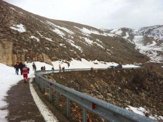 Nemrut Dağı’Nda Kaybolan 2 Üniversiteli, Donmak Üzereyken Kurtarıldı