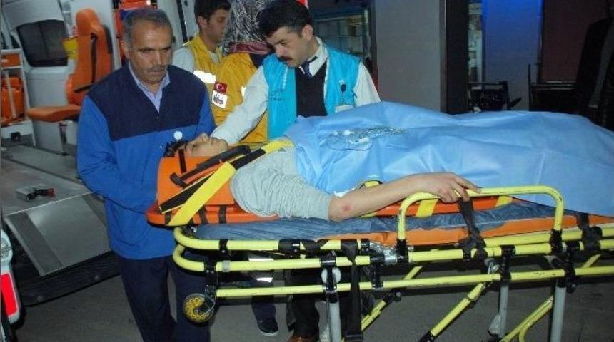 Motosiklet Yayaya &Ccedil;arptı: İki Yaralı