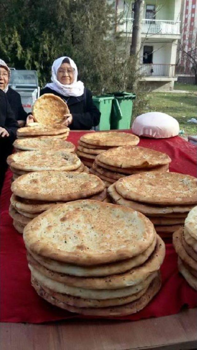 Kayseri’De Uygur Sığınmacılara ‘Tokaç’ Tandırı