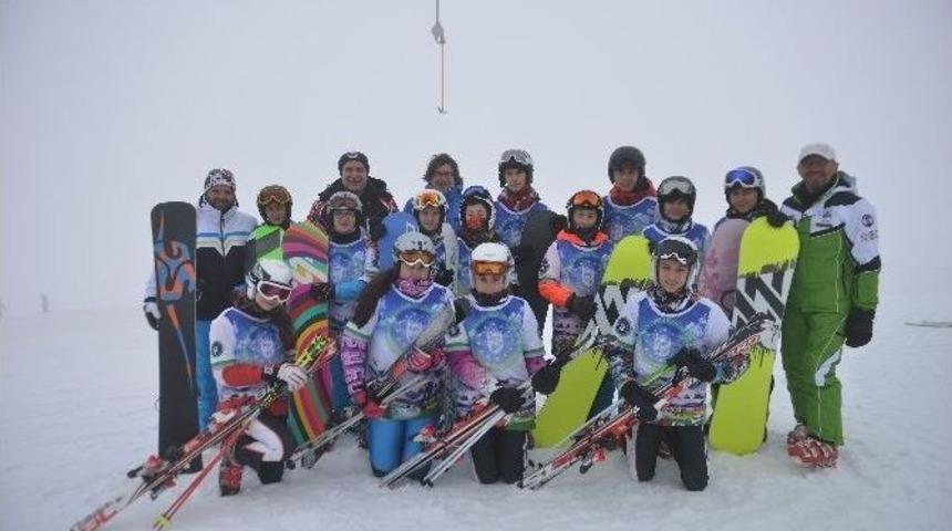 Snowboard&ccedil;ular T&uuml;rkiye Şampiyonasına Hazırlanıyor