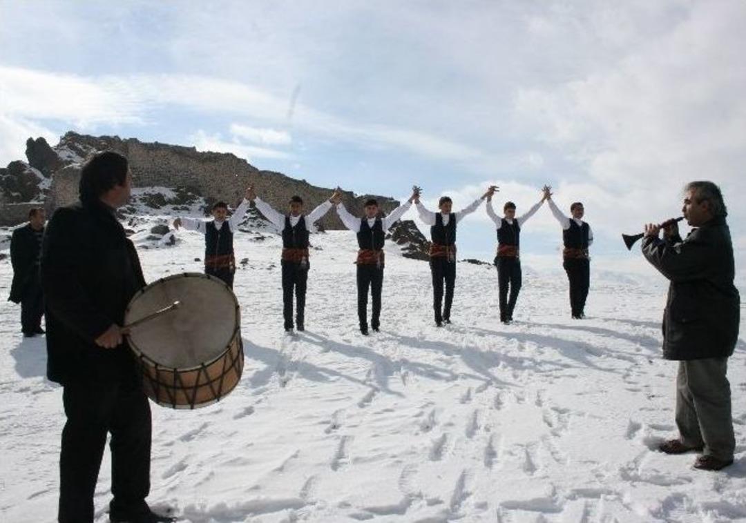 Pasinler&rsquo;de Kızak Festivali Renkli G&ouml;r&uuml;nt&uuml;lere Sahne Oldu
