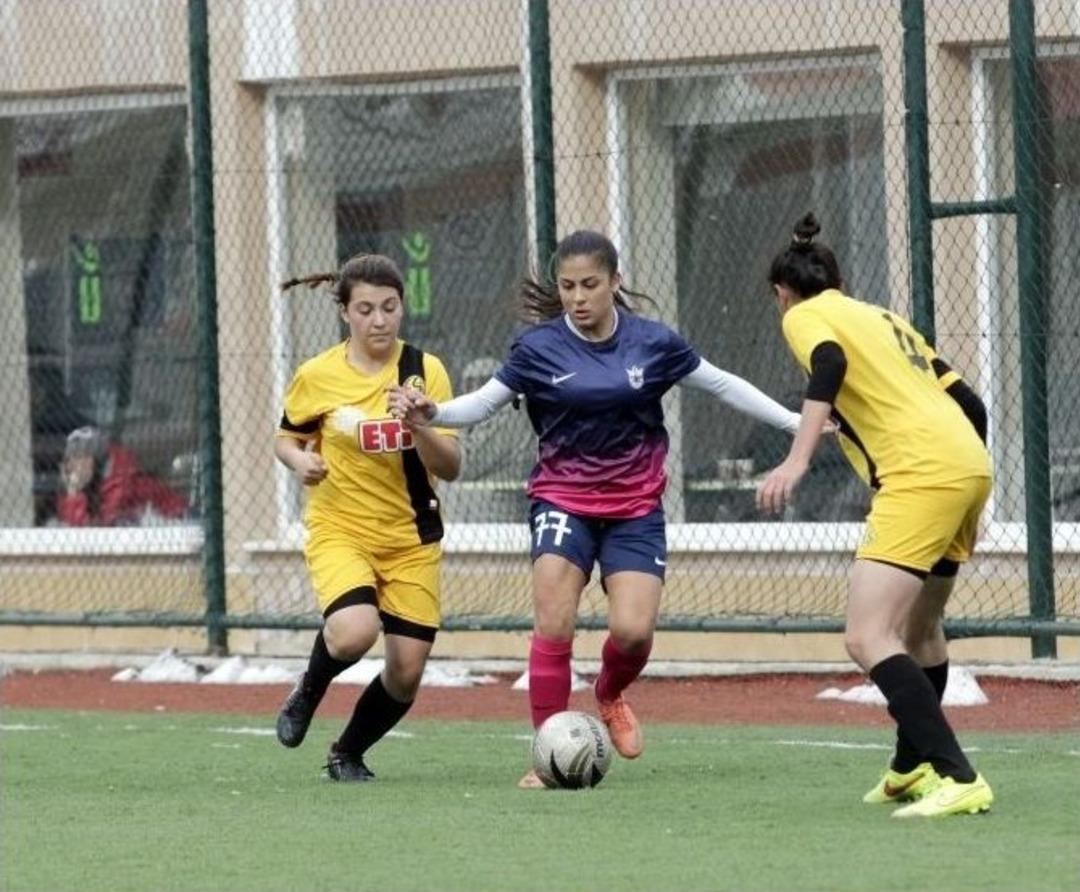 Eskişehir&rsquo;de Gol Yağmuru