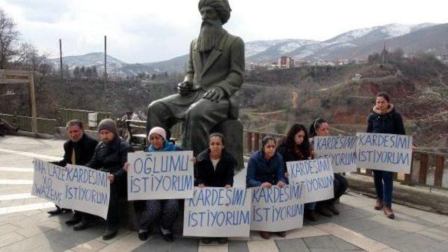 Oğlu Pkk'ya Katılan Anne 6 Çocuğuyla Açılık Grevi Başlattı