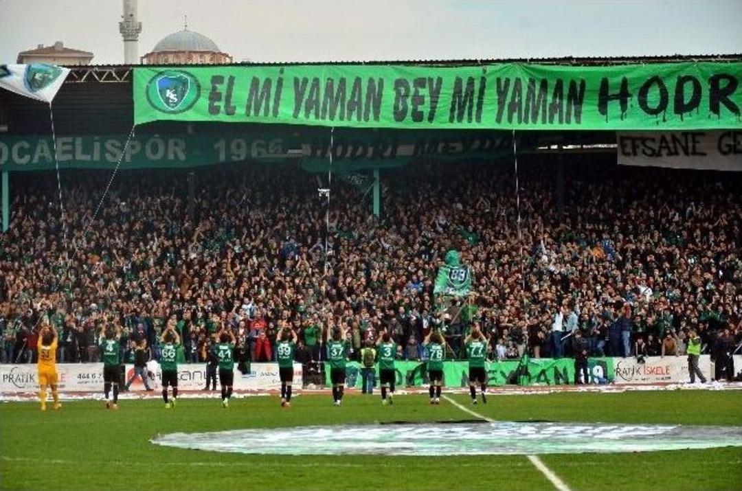 Kocaelispor, Amat&ouml;r Ligde 20 Bin Taraftarla Şov Yaptı