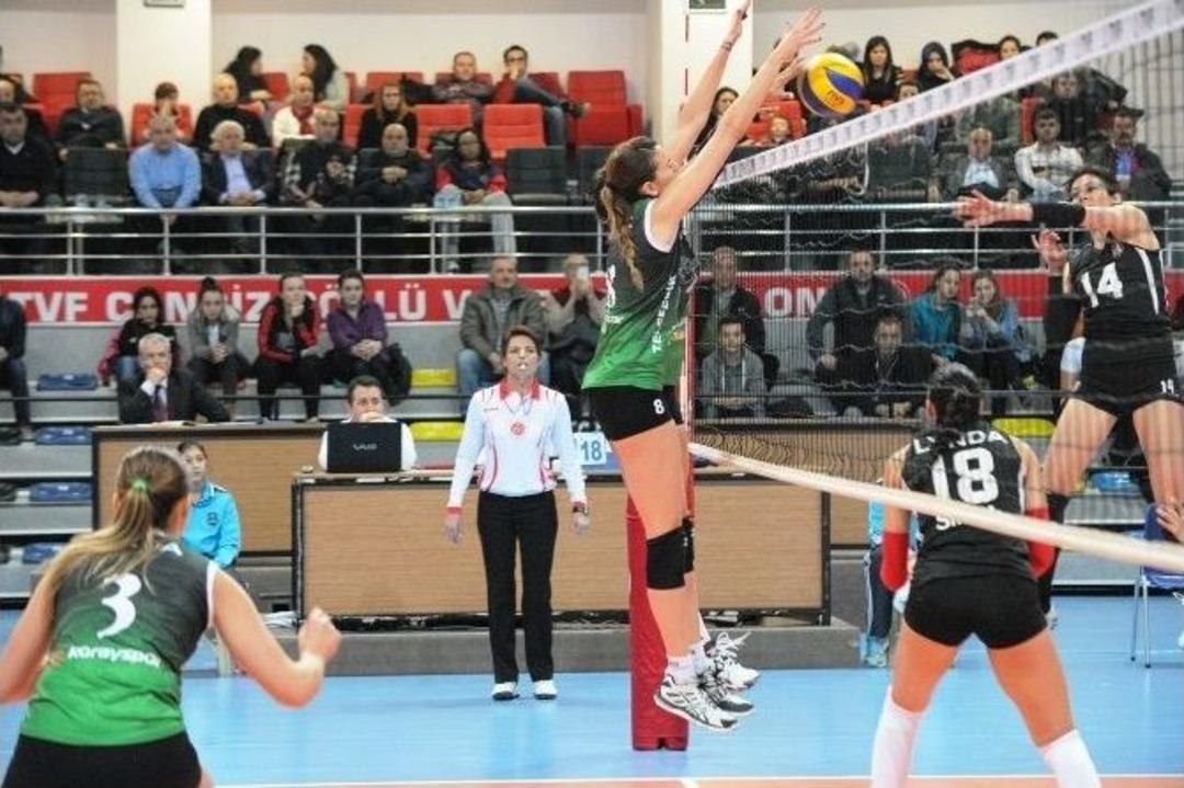 B&uuml;y&uuml;kşehirli Voleybolcular Y&uuml;zleri G&uuml;ld&uuml;rd&uuml;