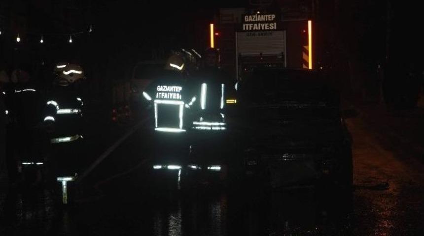 Kırmızı Işıkta Bekleyen Ara&ccedil; Alev Aldı