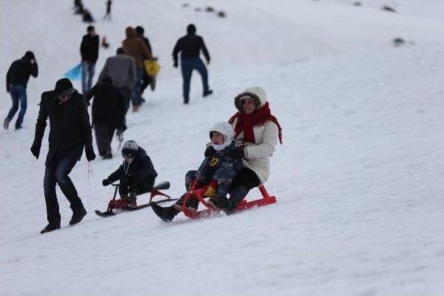 Denizlililerin Kar Şenliği Keyfi