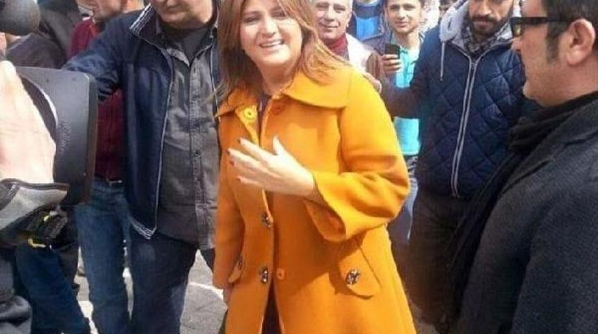 Sibel Can, Ses Yarışmasında Dereceye Giren Erganili Kızı Ziyaret Etti