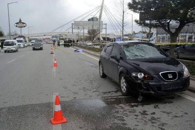 Yolun Karşısına Geçmek İsterken Otomobilin Altında Can Verdi