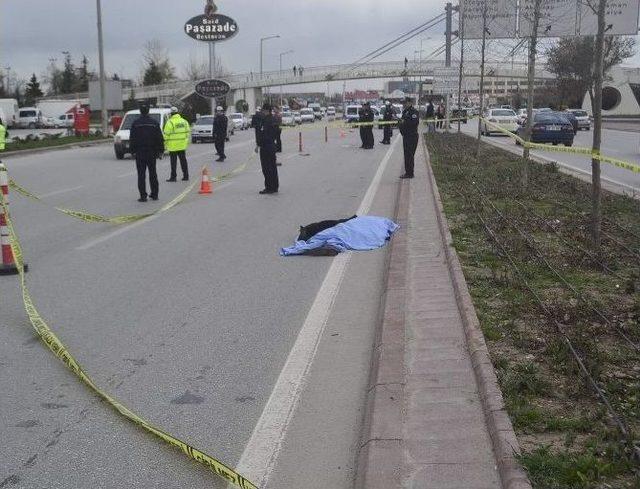 Yolun Karşısına Geçmek İsterken Otomobilin Altında Can Verdi