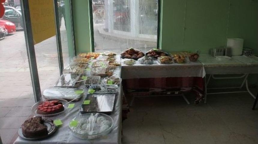 Ev Hanımları L&ouml;semili &Ccedil;ocuk İ&ccedil;in Kermes D&uuml;zenledi