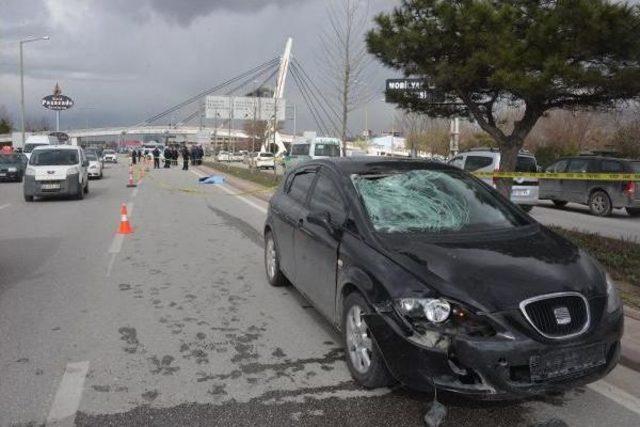 Üst Geçidi Kullanmadı, Otomobilin Altında Öldü