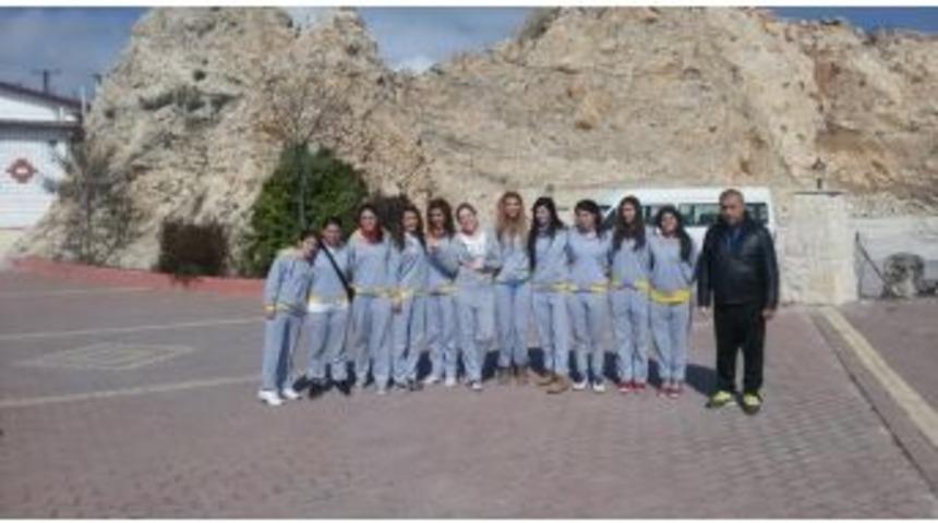 D&uuml; Bayan Voleybol Takımı &Uuml;nilig&rsquo;de B&ouml;lge Şampiyonu Oldu