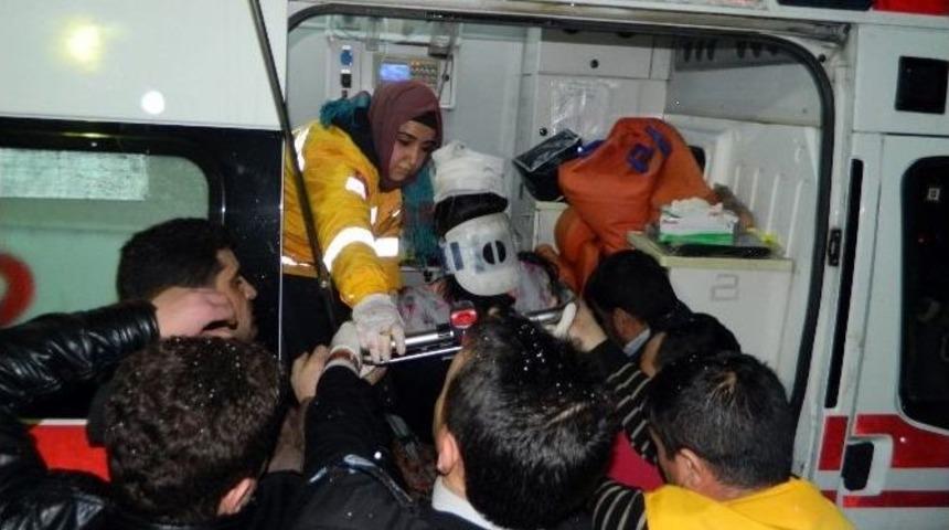 Eleşkirt&rsquo;te Trafik Kazası: 4 &Ouml;l&uuml; 3 Yaralı