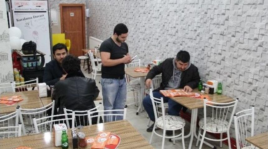 Teknolojik D&ouml;nerci Whatsap&rsquo;tan Sipariş Alıyor...