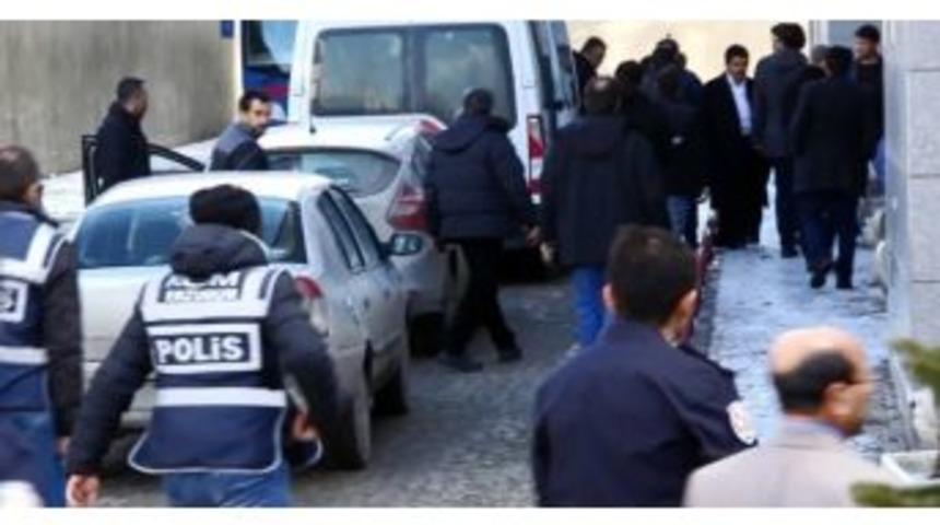 Erzurum Eski İstihbarat Şube M&uuml;d&uuml;r&uuml; Hakkında Yakalama Kararı