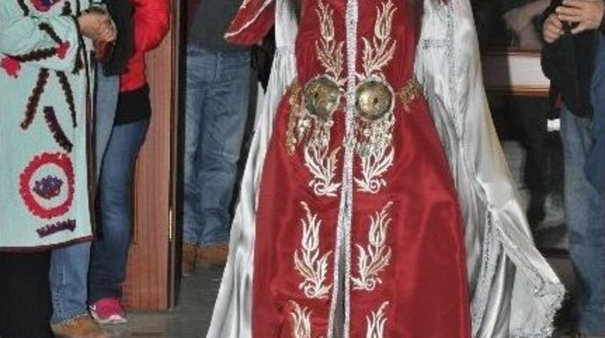 Bursa&rsquo;da Osmanlı Kaftanları Defilesi G&ouml;z Kamaştırdı