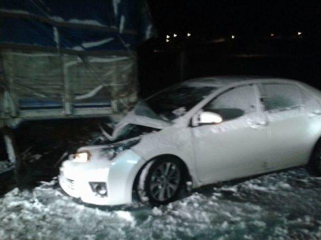 Sivas’ta Trafik Kazası: 2 Yaralı