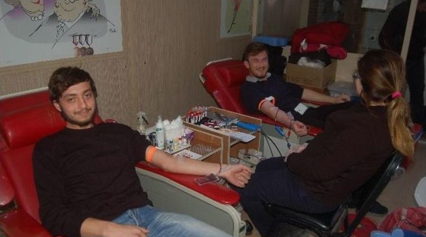 Lapseki&rsquo;de 40 &Uuml;nite Kan Bağışı