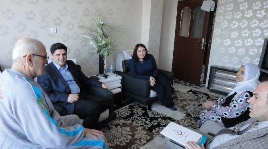 Pamuk&ccedil;u, Hastaları Evlerinde Ziyaret Ediyor