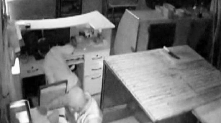 Hırsızlar İş Yerini Dinlene Dinlene Soydu