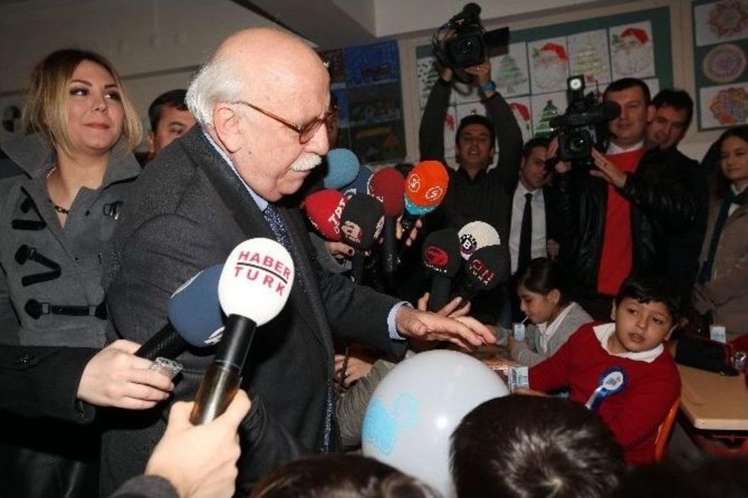 Bakan Avcı&rsquo;dan Toplu İğneli Balon Deneyi