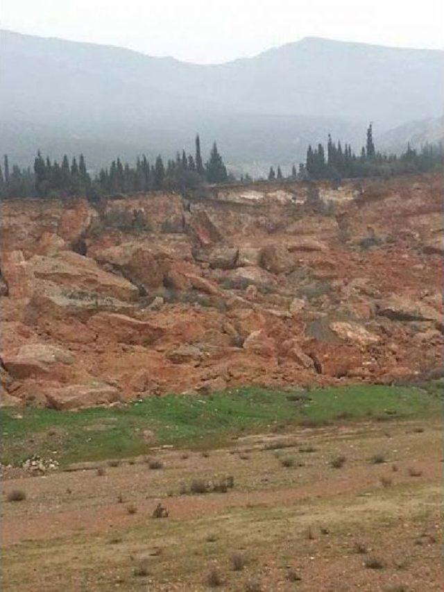 Taş Ocağı Kurulmak Istenen Köyde De Heyelan