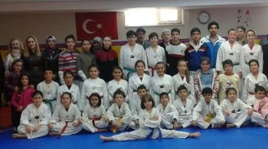 Boz&uuml;y&uuml;kl&uuml; Minik Ve Yıldız Taekwondocuların Hedefleri B&uuml;y&uuml;k