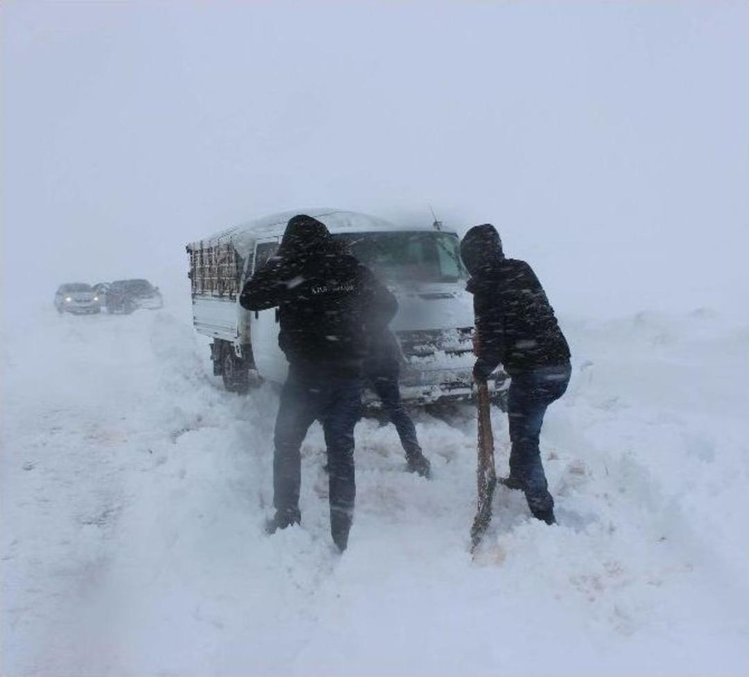 Muş&rsquo;ta 30 Kişinin Mahsur Kalması