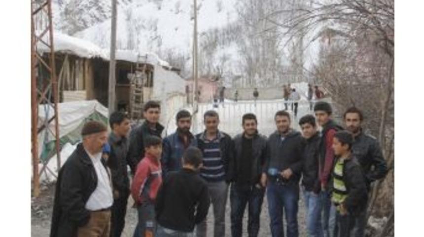 Hakkarili Gen&ccedil;lerden &lsquo;yaş Sınırının D&uuml;ş&uuml;r&uuml;lmesi&rsquo; Talebi