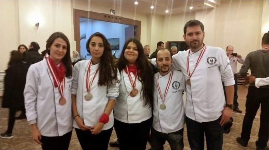 Ad&uuml; Turizm Fak&uuml;ltesi&rsquo;nden 9 Dalda 8 Madalya