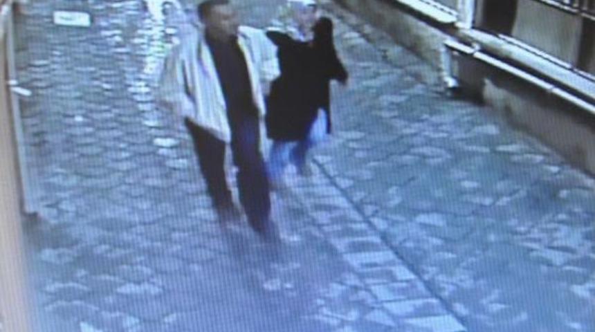 Boşanmak Isteyen Eşe Bı&ccedil;aklı Koca Dehşeti Kamerada