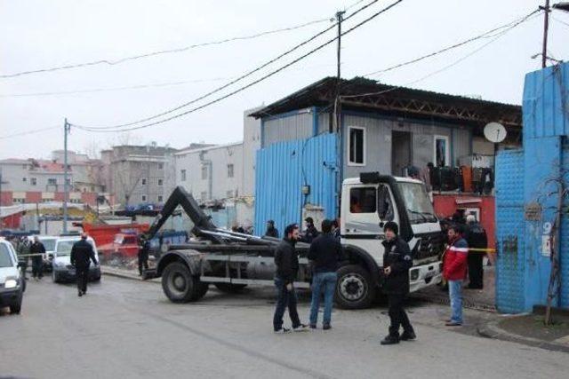 Ümraniye'de Çekçekçi Ile Hurdacı Kavgası