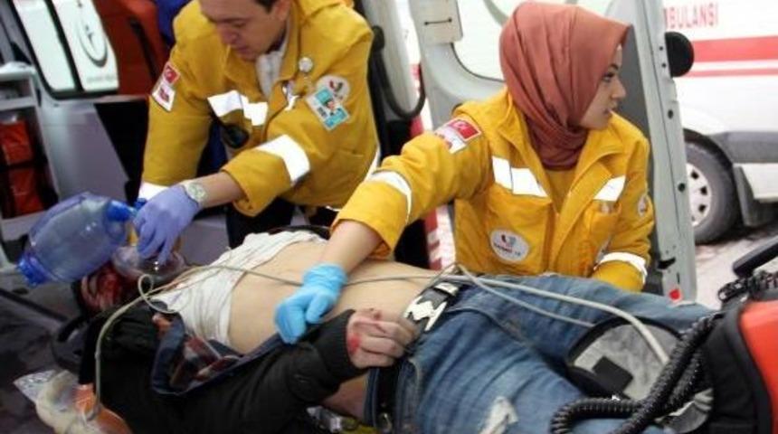 Kayseri&rsquo;De 2 Otomobil &Ccedil;arpıştı: 5 Yaralı