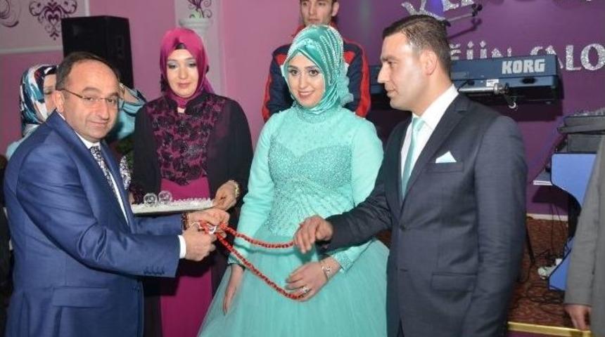 &Uuml;z&uuml;lmez, Kartepelilerin Mutluluğuna Ortak Oldu