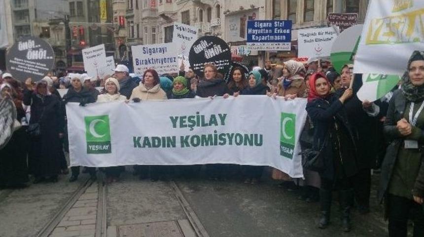 Sigarayı Bırakma Y&uuml;r&uuml;y&uuml;ş&uuml;n&uuml; Sigara İ&ccedil;erek İzlediler