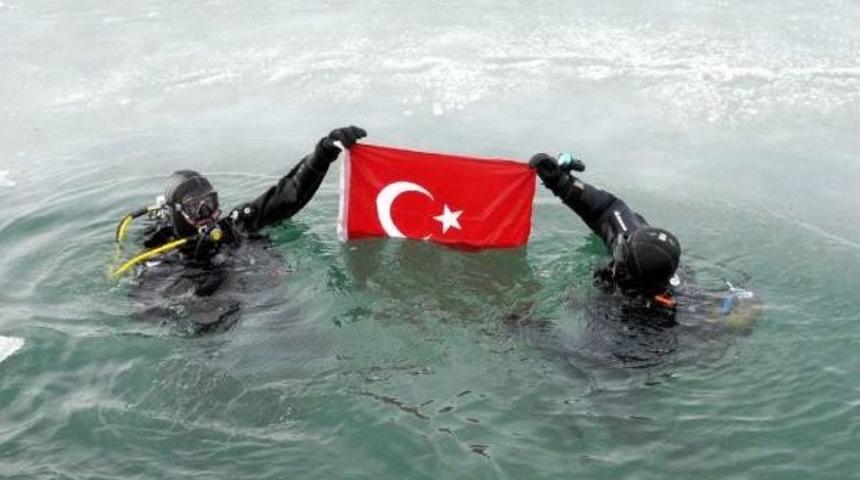 Afad Ekipleri T&ouml;d&uuml;rge G&ouml;l&uuml;'nde Buz Altı Dalışı Yaptı