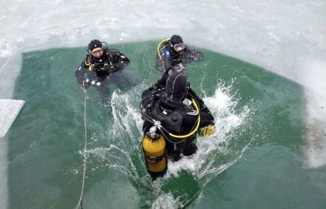 Afad Ekipleri Tödürge Gölü'nde Buz Altı Dalışı Yaptı
