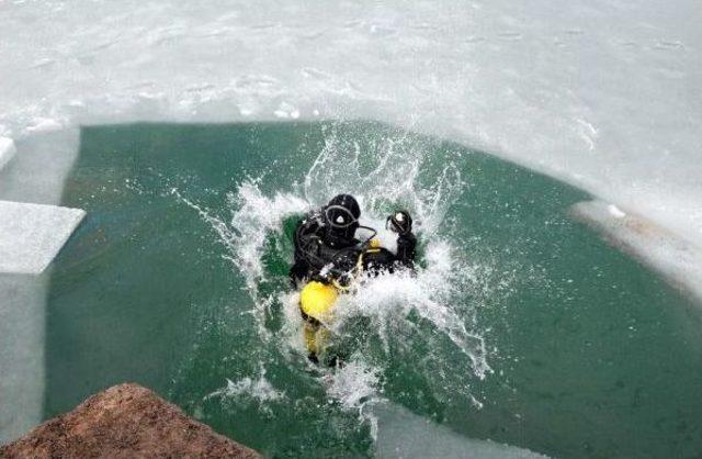 Afad Ekipleri Tödürge Gölü'nde Buz Altı Dalışı Yaptı