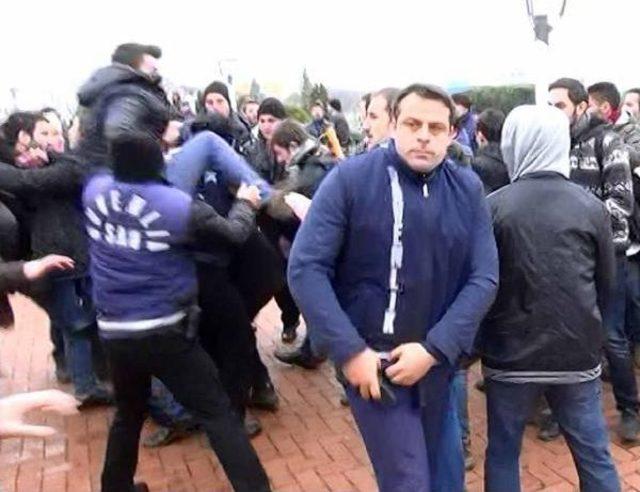 Sakarya Üniversitesi'nde 'katlamalı Harç' Protestosunda Öğrenci Kavgası