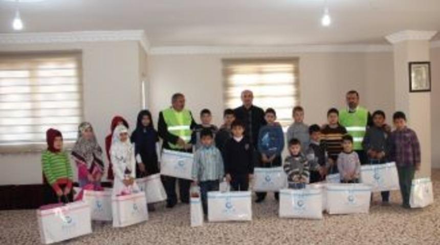 Beşir Derneği&rsquo;nden İhtiya&ccedil; Sahibi &Ouml;ğrencilere Kışlık Giyecek