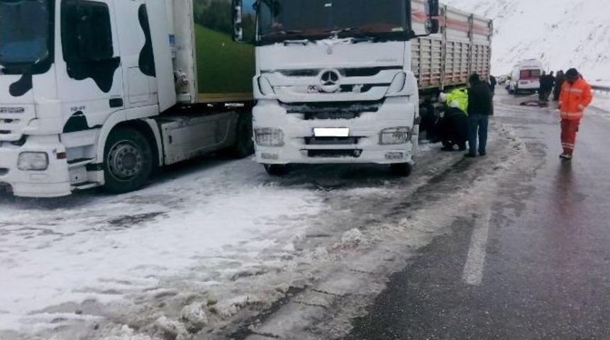 Aracına Zincir Takarken Can Verdi