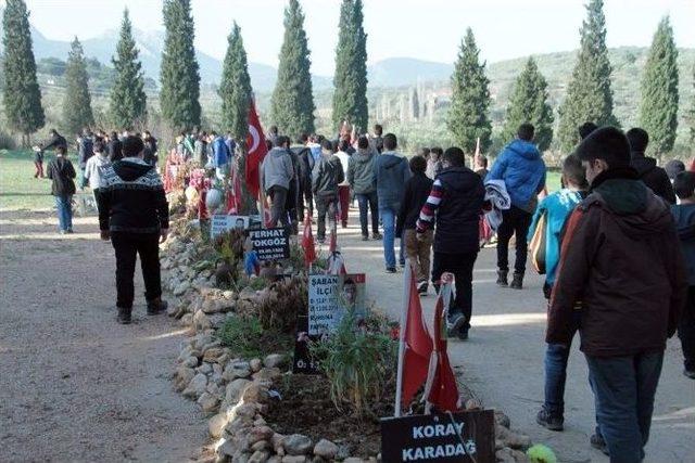 Eyüplü Çocuklar Soma’da Hayatını Kaybeden İşçileri Unutmadı