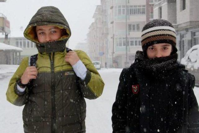 Doğu'ya Kar Yağdı Okullar Tatil Edildi (2)